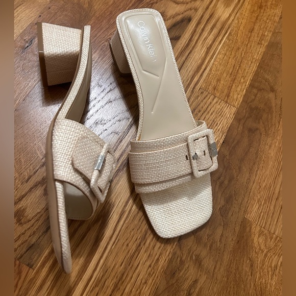 $3 💕5/$15 Calvin Klein Airella Beige Buckle Block Heel Slide Sandals - Picture 8 of 9